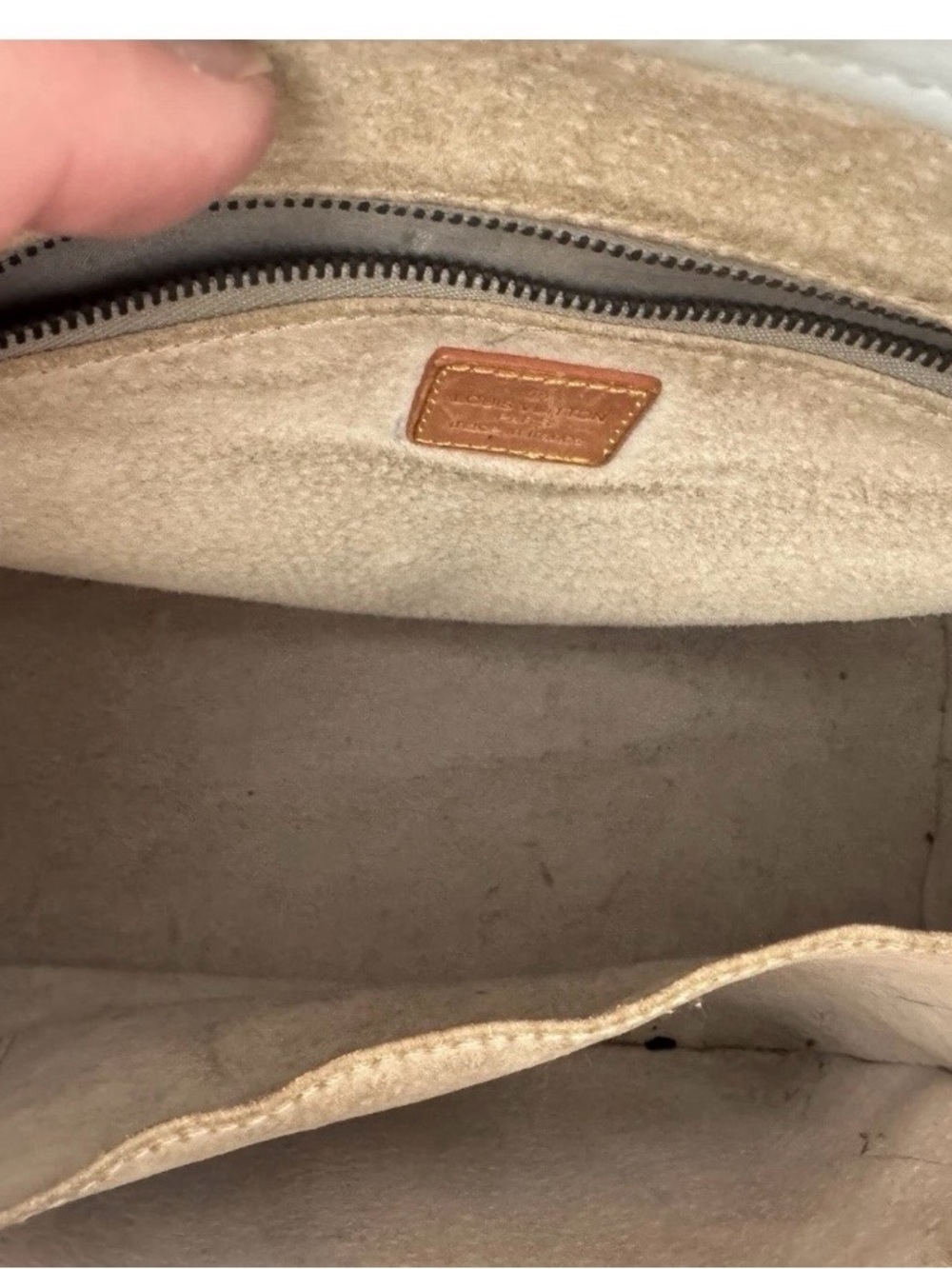 Louis Vuitton Silver Monogram Vernis Shoulder Bag with Tan Straps - Picture 5 of 5